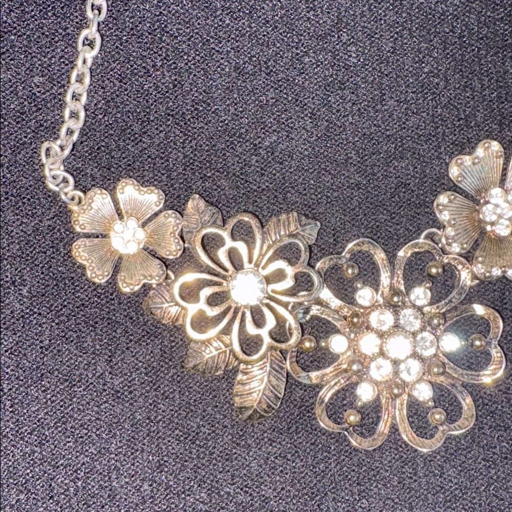 Premier Design Rhinestone Flower Necklace Goldtone - Picture 3 of 7
